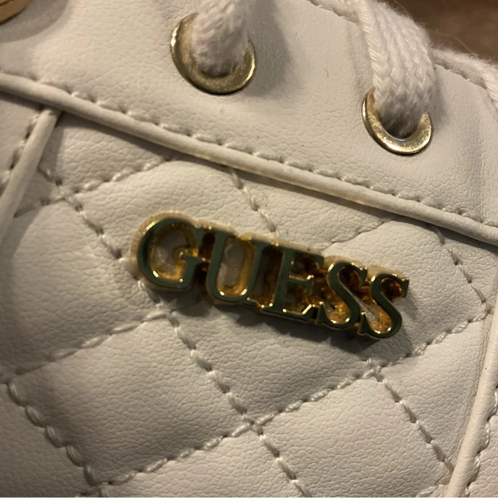 Women’s low top shoes guess shoes! - Picture 4 of 11